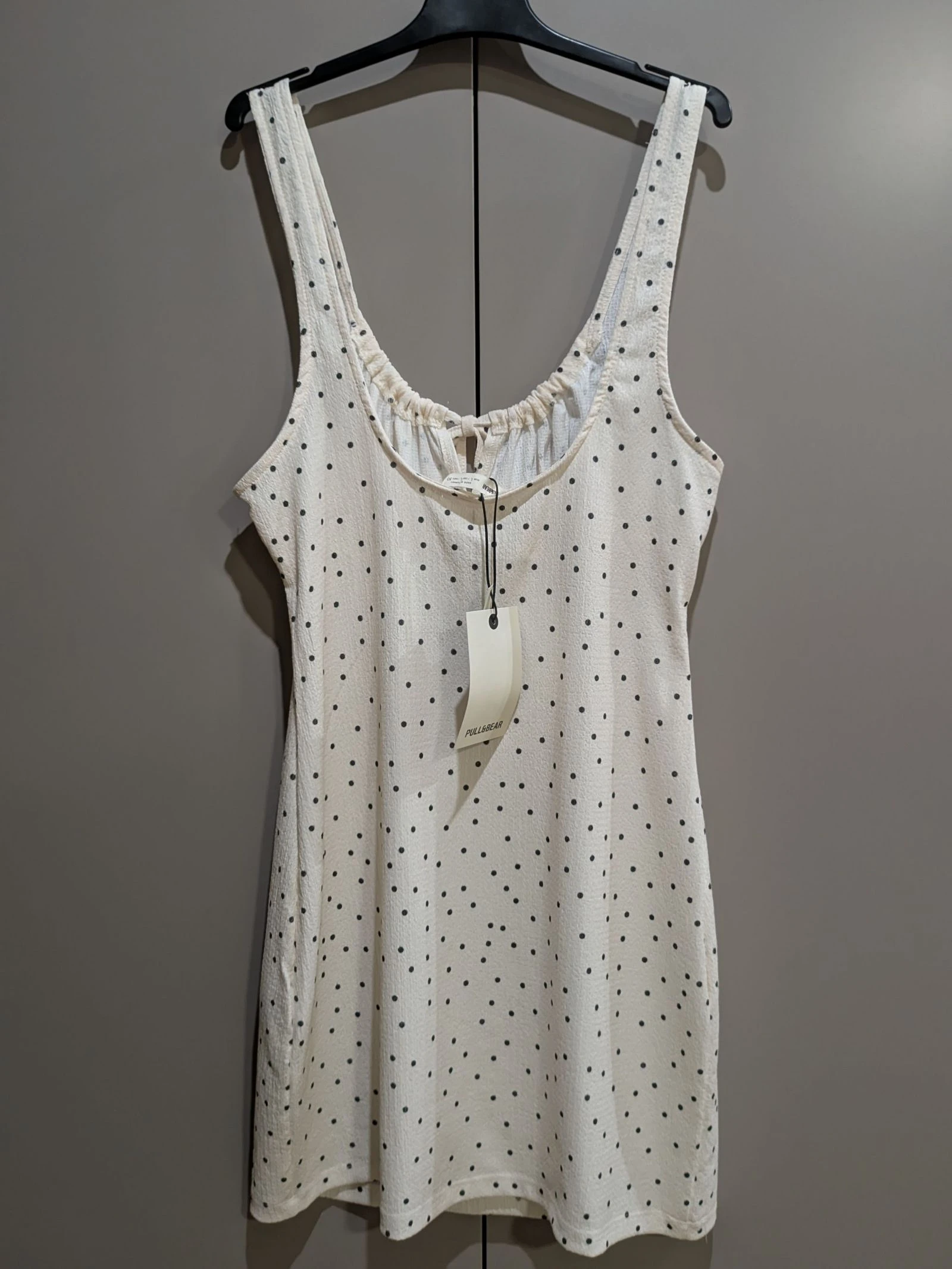 Vestido curto branco com pontos negros e detalhe de laço tamanho M da Pull&Bear – photo 3